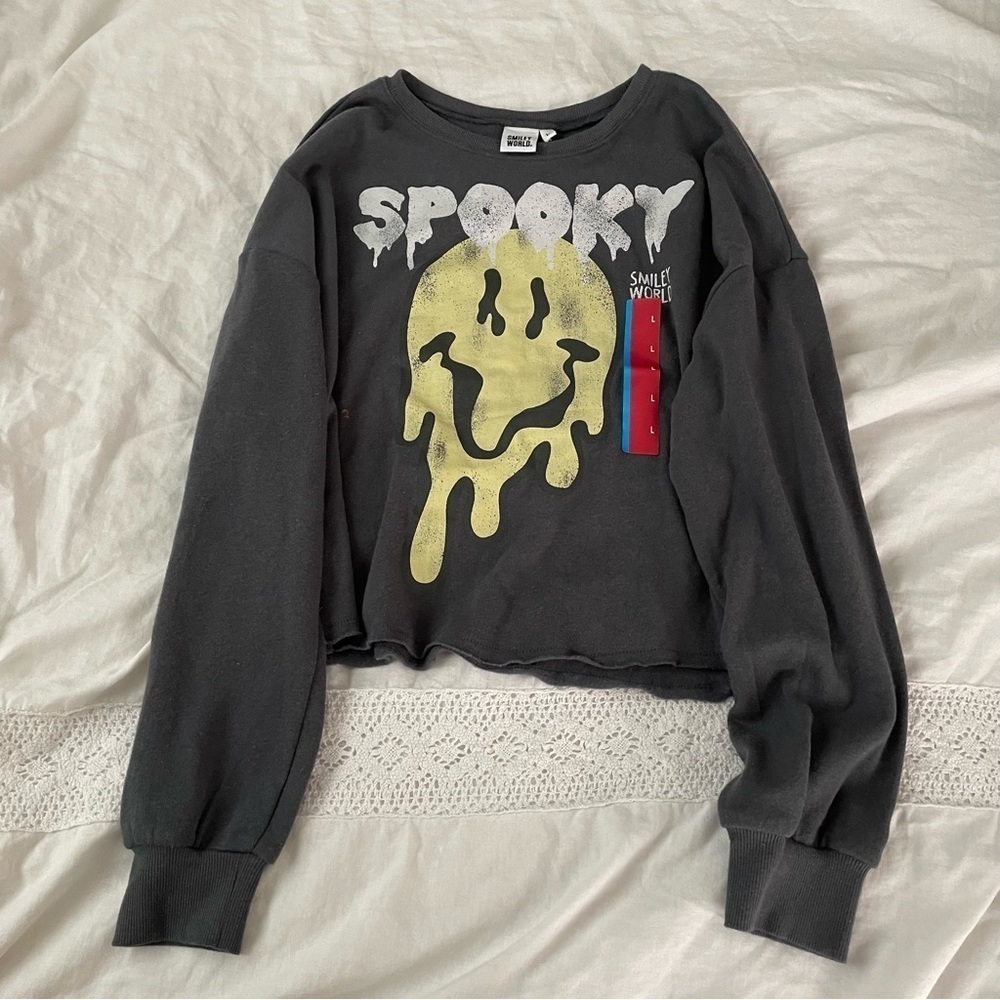 NEW LARGE Spooky Smiley World Face Sweatshirt cropped halloween scary soft gray